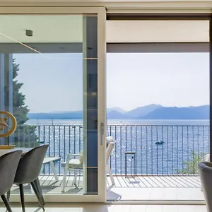  Apartment Salvatorehomes - Luxurious Dreamview Waterfront In With Pool - Casa Azura - A 5 Star Luxury Collection At Garda